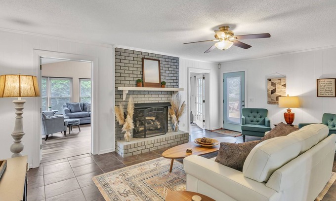 Wade Hampton House | 4BR Stay: Pet-Friendly, Sunroom, Fence & Fire Pit