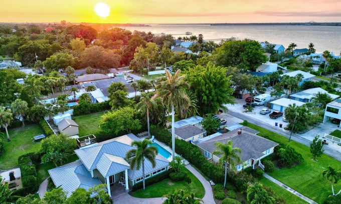 West Bradenton House | 4BR w/Manatee River View! Private Pool! Game Room
