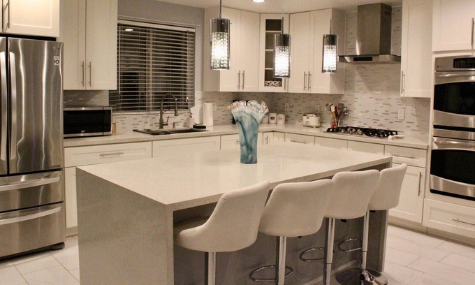 Spring Valley House | 5 bdr (1 king/7 doubles), 3 bath with a pool!!!