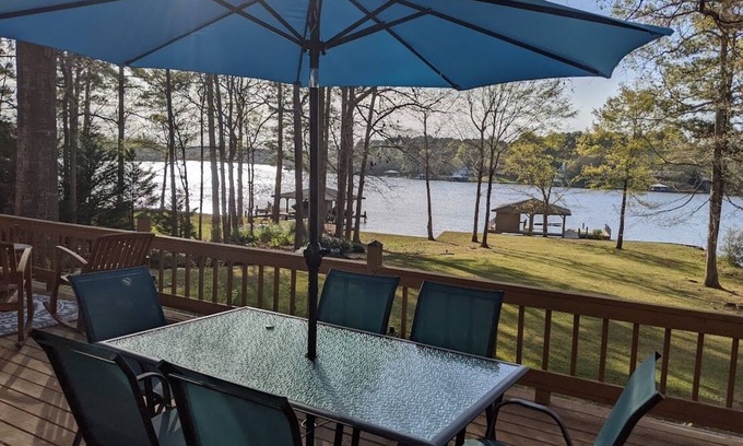 Eatonton House | 5 Bdrm, Amazing Sunsets, deck, flat yard, dock, boathouse, beach, kayaks.n