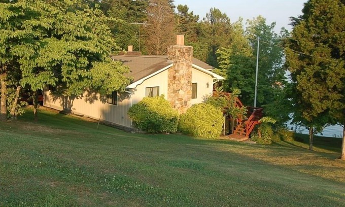 Rutledge House | 5 Bdrm, Private Dock, Year Round Fishing on Cherokee Lake. Rutledge TN
