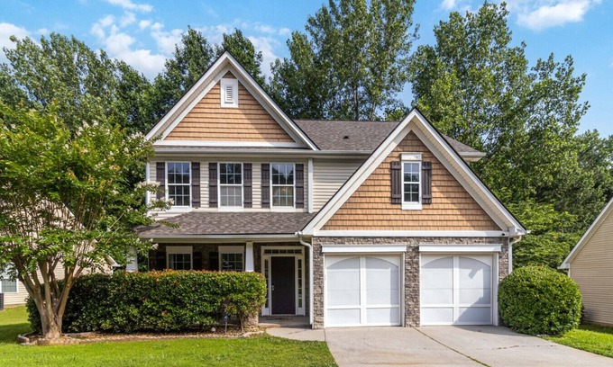 Duluth House | 5-Bed Gem Close to Duluth Fun-Sleeps 16