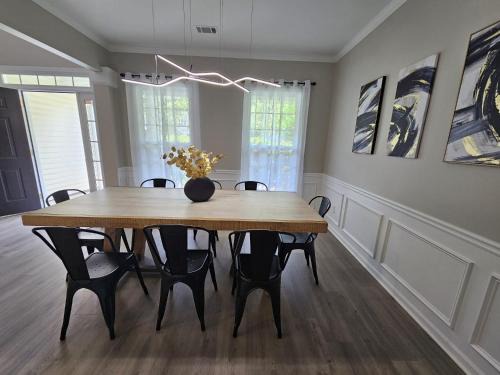 Duluth House | 5-Bed Gem Close to Duluth Fun Sleeps 16