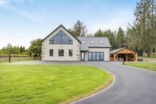 Ruthin House | 5 Bed in Cyffylliog oc-c32596