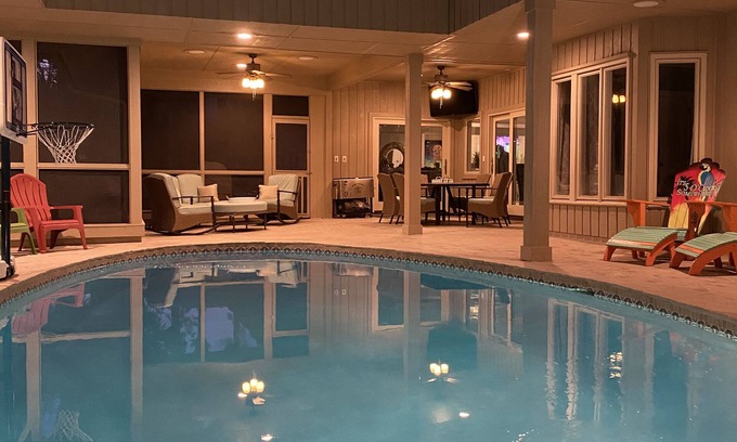 Bald Eagle West House | 5 Bed Sea Pines- Sleeps 17- Steps to Beach Access - Screened Pool, EV Charger