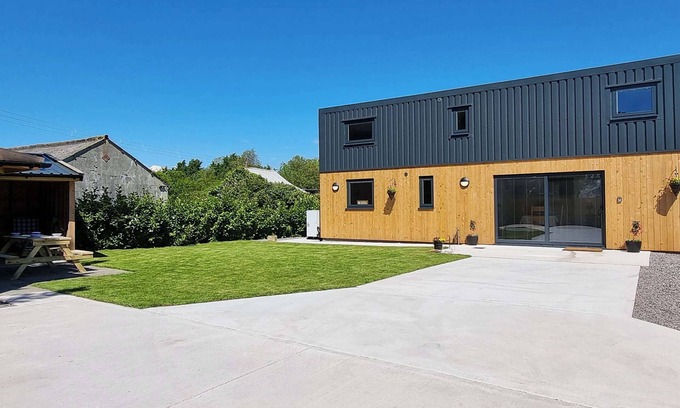 Muchelney Cottage | 5 bedroom accommodation in Somerton