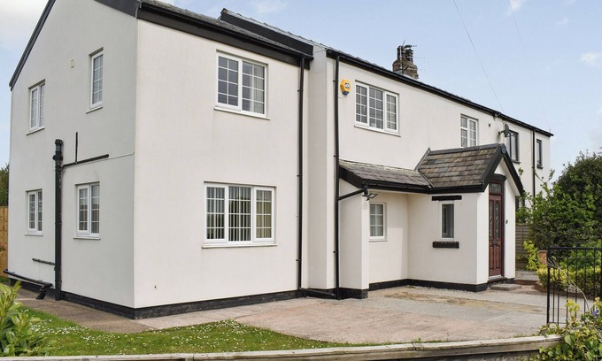 Wesham Cottage | 5 bedroom accommodation in Warton, near Lytham