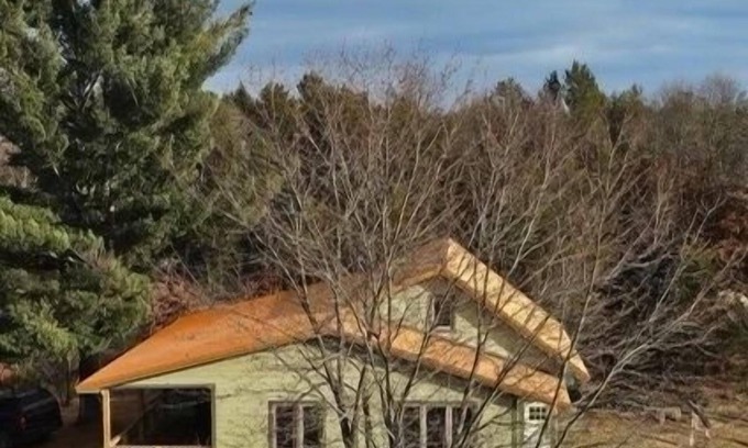 Babcock House | 5-bedroom house with WiFi and AC in Nekoosa 12 min from Necedah sleeps 14