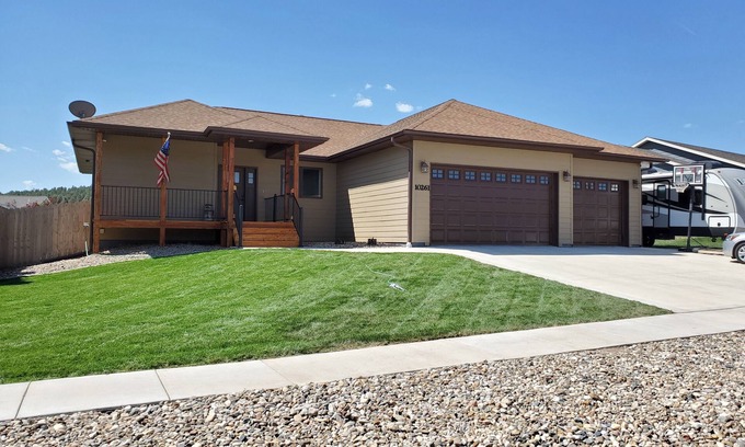 Summerset House | 5 bedrooms, covered deck, whirlpool tub and full access to the Black Hills