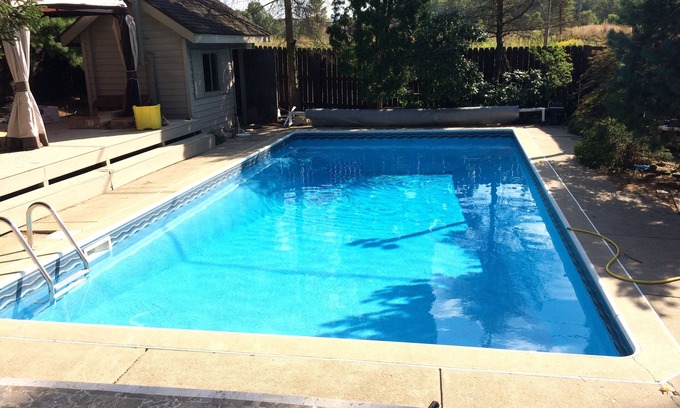 Bloomington House | 5 bedrooms with pool, decks and basketball court