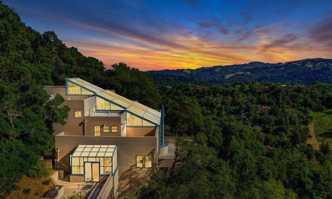 Orinda House | 5 Br Sleeps 8! Hot tub~Dog Friendly~Stunning Views
