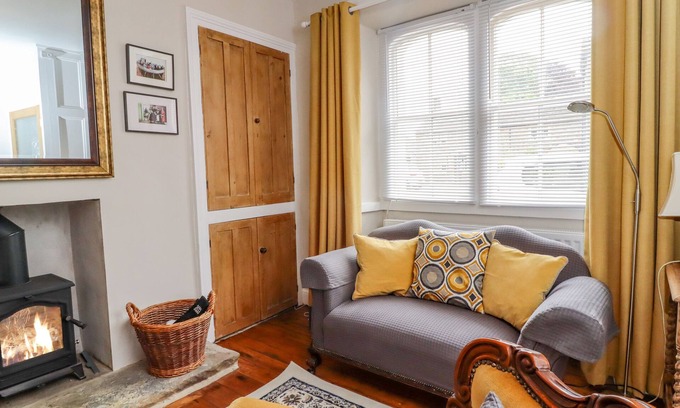 Eshton Cottage | 5 EAST STREET, family friendly, with open fire in Gargrave