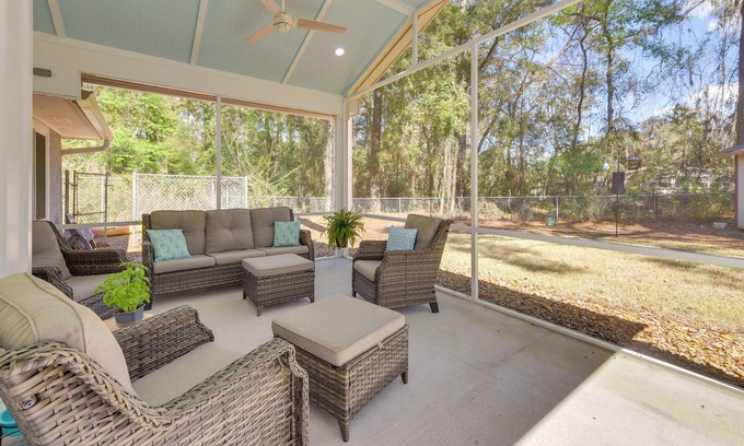 Port Royal House | 5 Mi to Dtwn Beaufort: Home w/Screened-In Patio