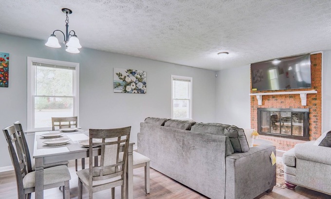 Fayetteville House | 5 Mi to Dtwn: Family-Friendly Fayetteville Home!