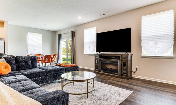 Maxwell House | 5 Mi to Fort Harrison: Home w/Pool Access!