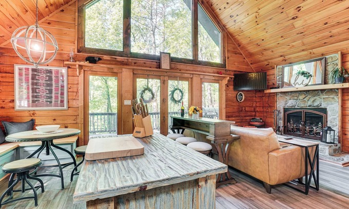 Sautee Nacoochee Cottage | 5 Mi to Helen: Hideaway w/Deck & Grill!