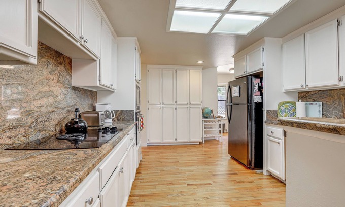 Orangevale House | 5 Mi to Lake Natoma: Home w/Deck in Orangevale!