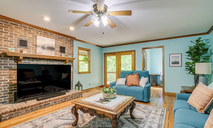 Tigerville House | 5 Mi to Lake Robinson: BBQ-Ready Home w/Pool