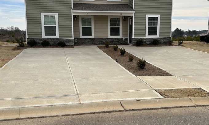 Pendleton House | 5 Miles from Clemson - Great for all the games - New 3/3 Townhome