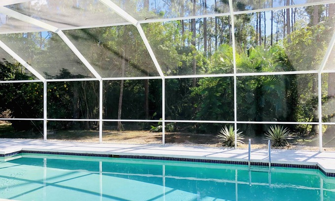 Crown Pointe House | 5 Miles to the beach, family home, saltwater pool, pickleball & tennis courts