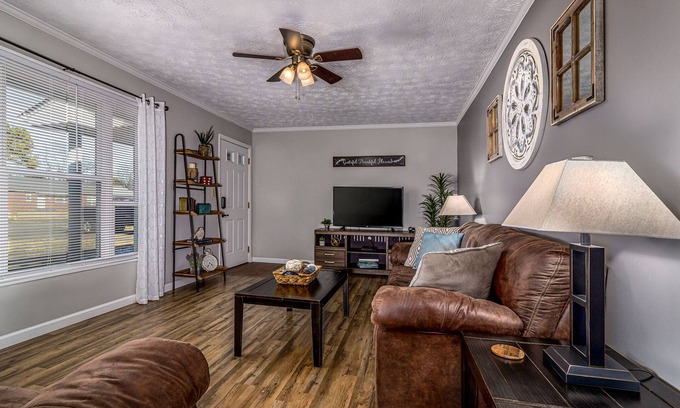 Jefferson City Apartment | 5 Min to CNU. EV Charger. Sevierville Knoxville