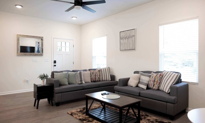 Burlington House | 5 Min to Downtown - 12 to Elon - Deck - Wi-Fi