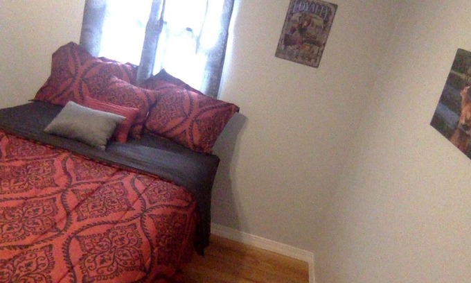 Mammoth Spring House | 5-min Walk to Beautiful Spring River! Cozy, Quiet Newly Remodelled Retreat.