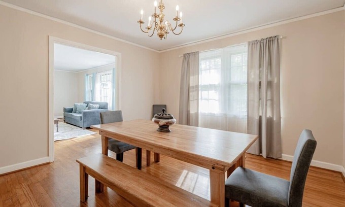 Forest Acres House | 5 mins to Fort Jackson - The Wooded Hilltop Ranch