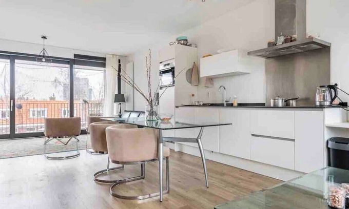 Van der Pekbuurt Apartment | 5 minutes from Central Station! Spacious and bright family apartment with roof terrace.