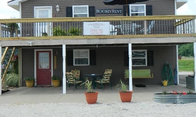 Dale Apartment | 5 minutes from Holiday World/Splashin' Safar - sleeps 16 Holiday Guest House