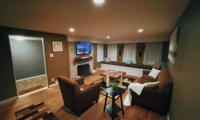 Roseland House | 5 Minutes from Notre Dame stadium