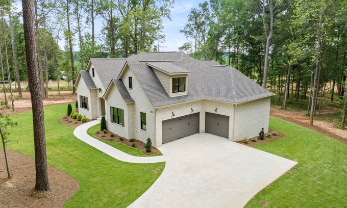 Opelika House | 5 minutes from Robert Trent Jones Grand National. 5 bedrooms and 3.5 baths.