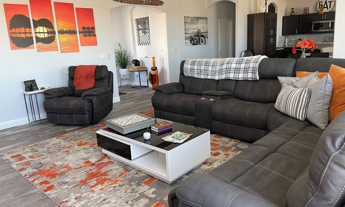 Sunridge Estates House | 5 minutes to the lake, river or casinos! Beautiful view