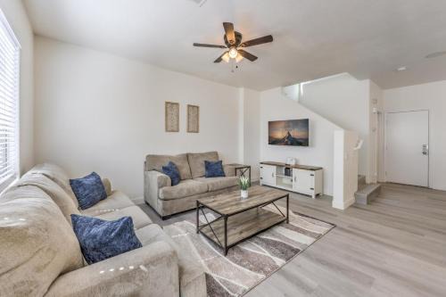 North Las Vegas House | 5 queen beds/Free Streaming/Wi-Fi/Tv's/Coffee