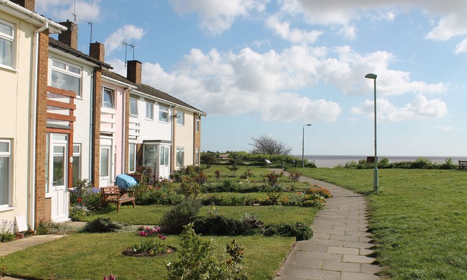 Pakefield House | 5 Sea View Walk - comfortable family home right on the beach, free parking, pets