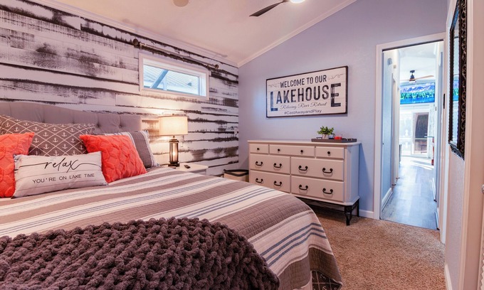 Bainbridge Boat Rental | 5-Star/2-BR Boathouse Fully Remodeled-Directly on the Flint River w/Amazing Deck