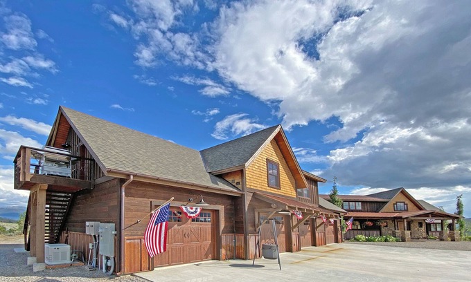 McAllister House | 5 Star - Golden Eagle Loft