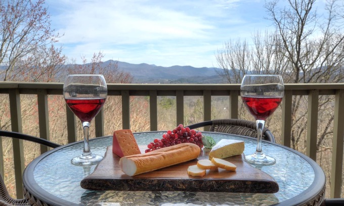 Franklin House | 5-Star home OPEN for business in beautiful Franklin NCn