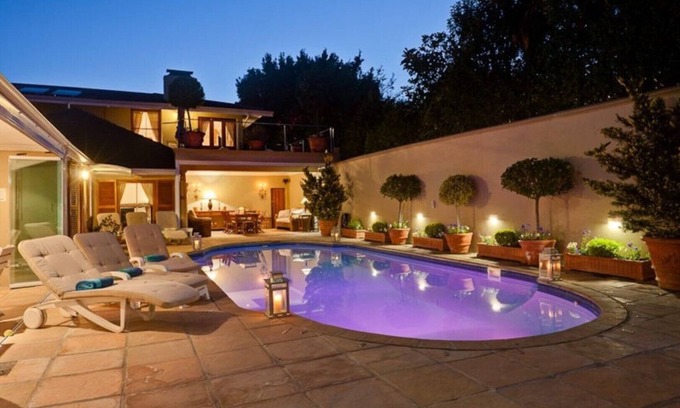 Constantia House | 5 Star Luxury - Self Catering Accommodation - Constantia - 6 Double Bedrooms