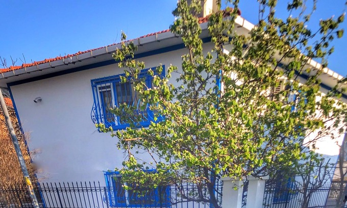 Kucukbakkalkoy House | 5 Star private detached house & garden FH