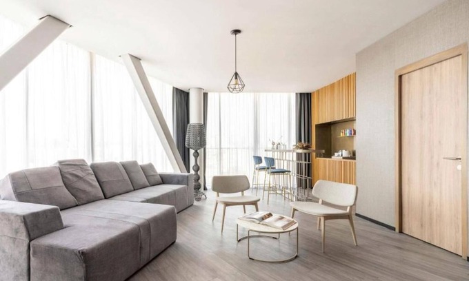 Hipodromo Hotel | 5-Star Retreat with Spa & Wellness - Explore Monumento a los Niños & City Charms