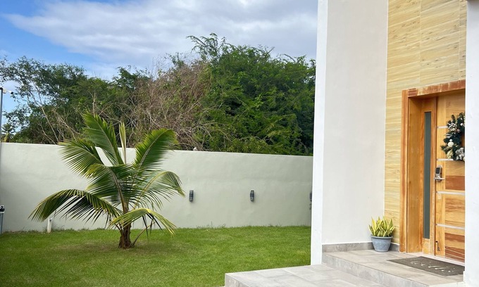 Los Maestros Villa | 5 Star Villa Near Airport and Beaches