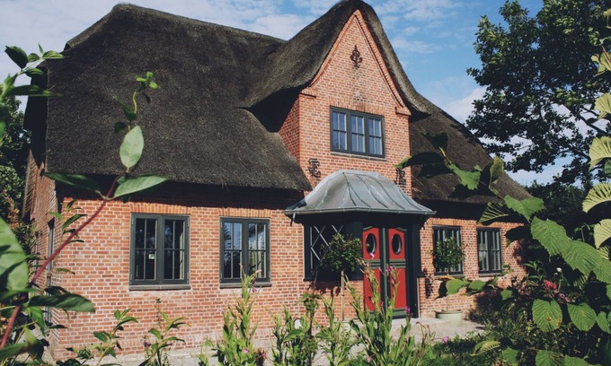 Rodenas House | 5* thatched roof house Ziegelmacher - Vörn 6600sqm natural garden with pond and outdoor sauna