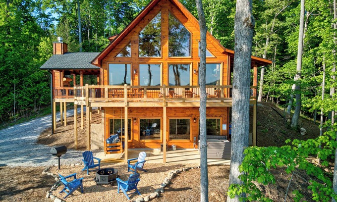 Morganton Cabin | 5⋆ View/Hot tub/Pool Table/Arcades/Bar