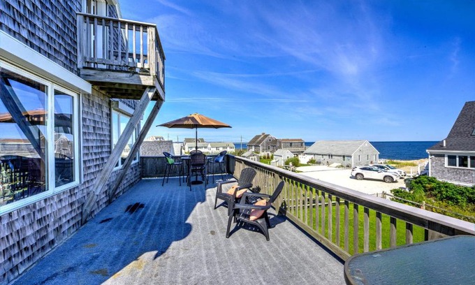 Sandwich House | 53 Freeman Avenue Sandwich - Cape Cod