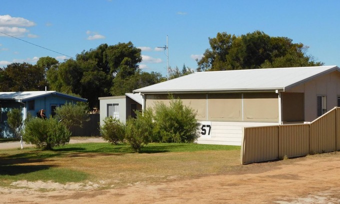 Jurien Bay House | 57 Bashford St Driftwood Cottage