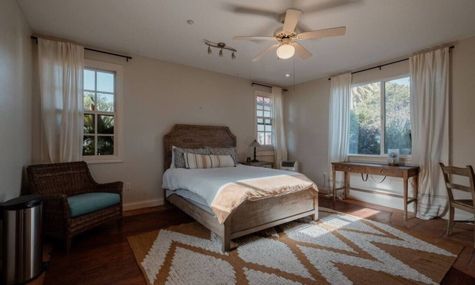 Fallbrook House | 5bd/7beds/4bth/Pickleball/Pool/Spa