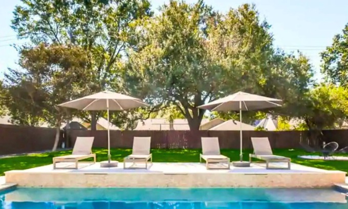 Jersey Village House | 5BR/3.5B Pool, Sauna, Game Room, Bar