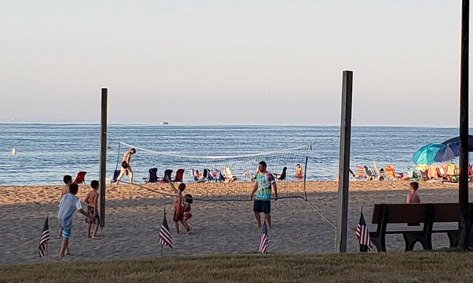 Huron House | 5BR home in Old Homestead 1 with Private Beach. 10 min. to Cedar Point, Huron OH