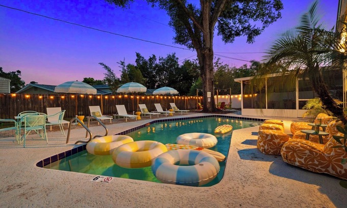 Brandon House | 5BR~Huge Backyard~Minigolf~Heated Pool~Outdoor Projector~Gameroom~FIOS WiFi